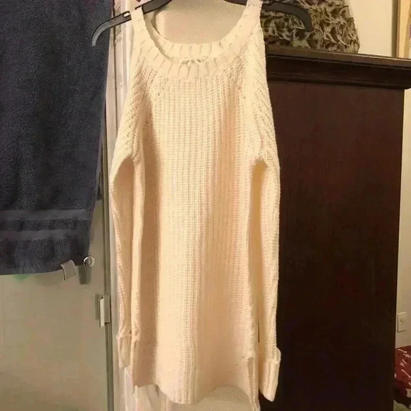 Pink Rose creamy colored sweater - Picture 1 of 4